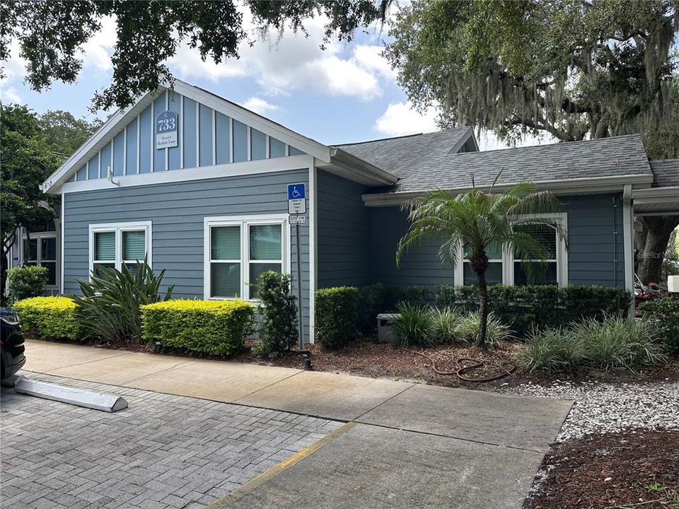For Sale: $127,000 (1 beds, 1 baths, 588 Square Feet)