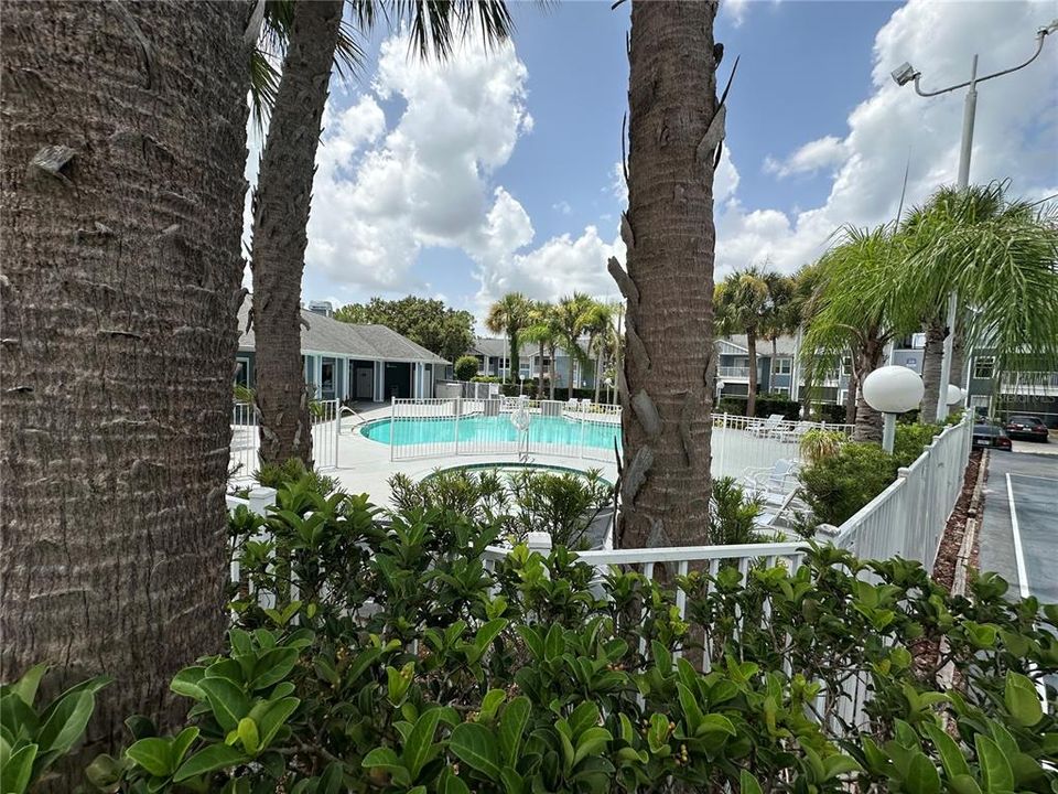 For Sale: $127,000 (1 beds, 1 baths, 588 Square Feet)