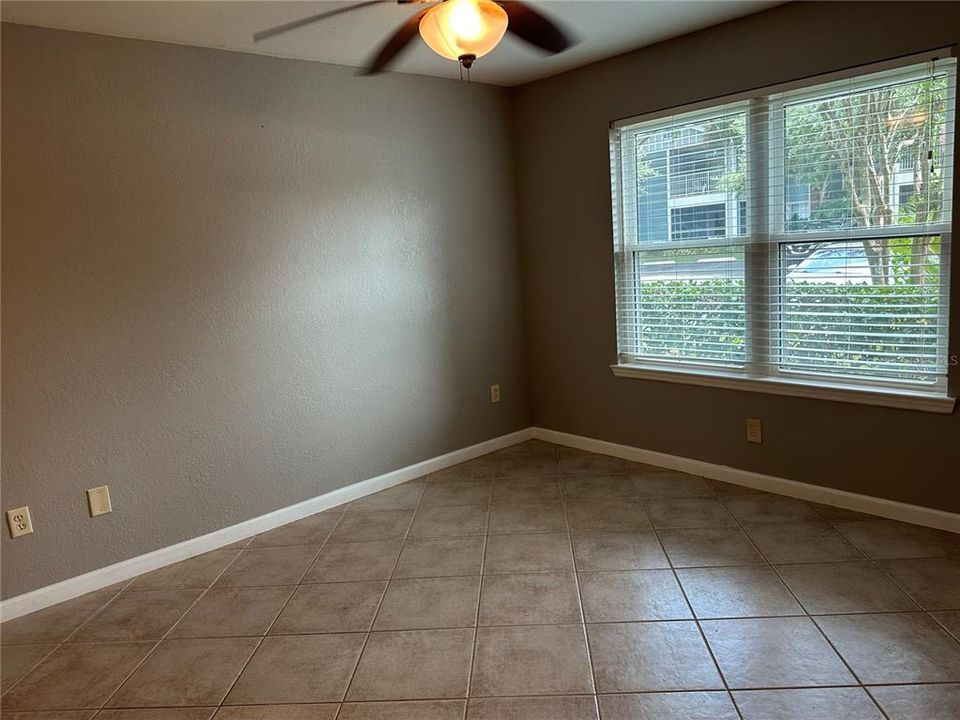 For Sale: $127,000 (1 beds, 1 baths, 588 Square Feet)