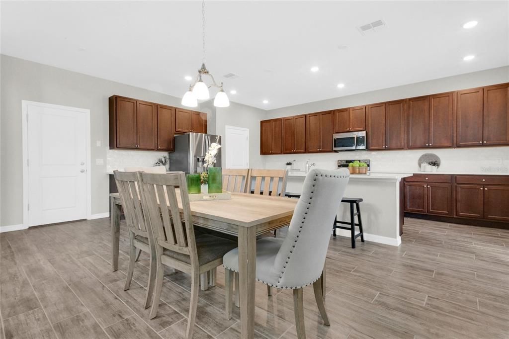 For Sale: $729,000 (5 beds, 3 baths, 2788 Square Feet)