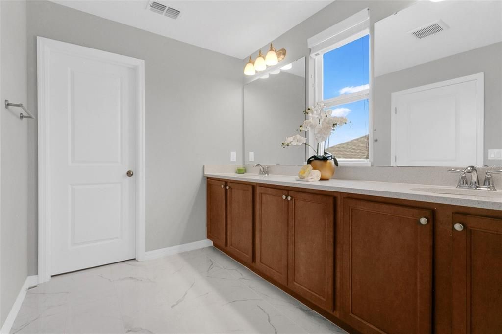 For Sale: $729,000 (5 beds, 3 baths, 2788 Square Feet)