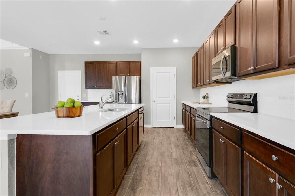 For Sale: $729,000 (5 beds, 3 baths, 2788 Square Feet)