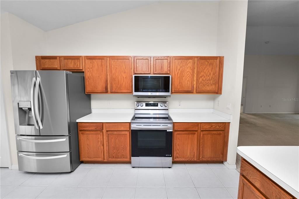 Active With Contract: $308,900 (3 beds, 2 baths, 1620 Square Feet)