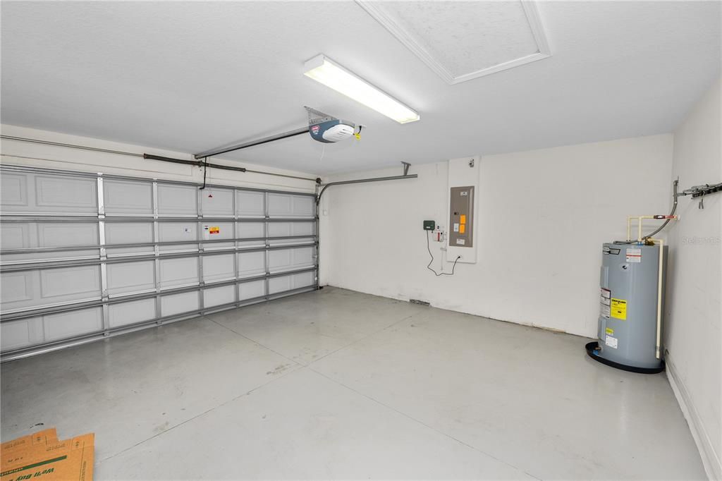 Active With Contract: $308,900 (3 beds, 2 baths, 1620 Square Feet)