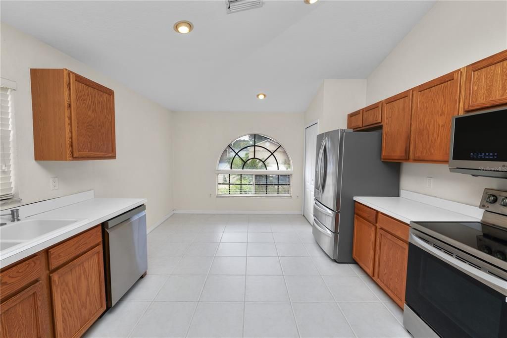 Active With Contract: $308,900 (3 beds, 2 baths, 1620 Square Feet)