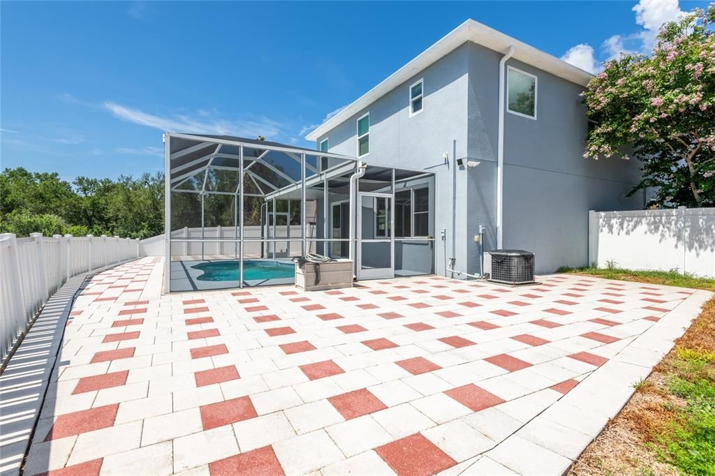 For Sale: $425,000 (4 beds, 2 baths, 2528 Square Feet)