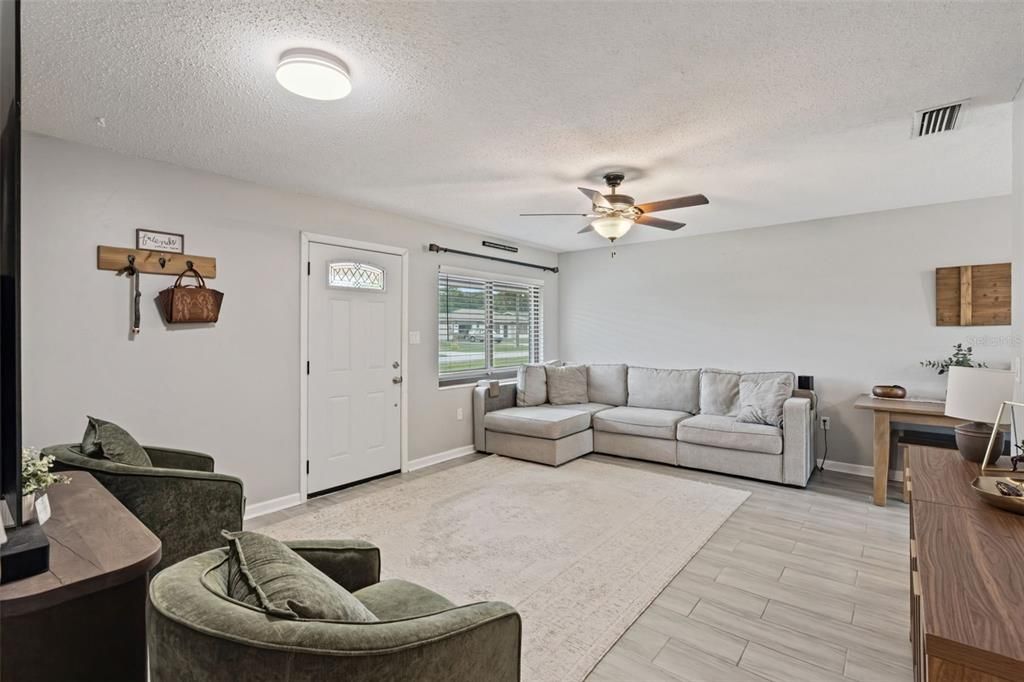 For Sale: $255,000 (2 beds, 2 baths, 1142 Square Feet)