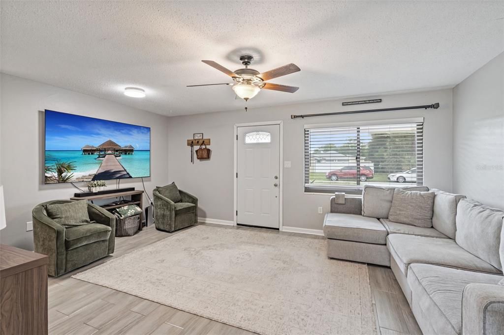 For Sale: $255,000 (2 beds, 2 baths, 1142 Square Feet)