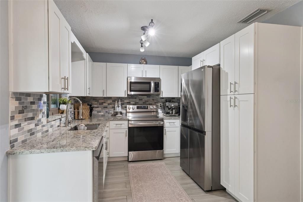 For Sale: $255,000 (2 beds, 2 baths, 1142 Square Feet)