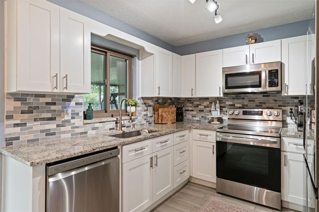 For Sale: $255,000 (2 beds, 2 baths, 1142 Square Feet)
