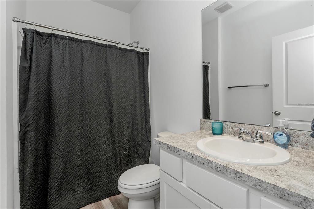 En Venta: $385,000 (4 camas, 3 baños, 2260 Pies cuadrados)
