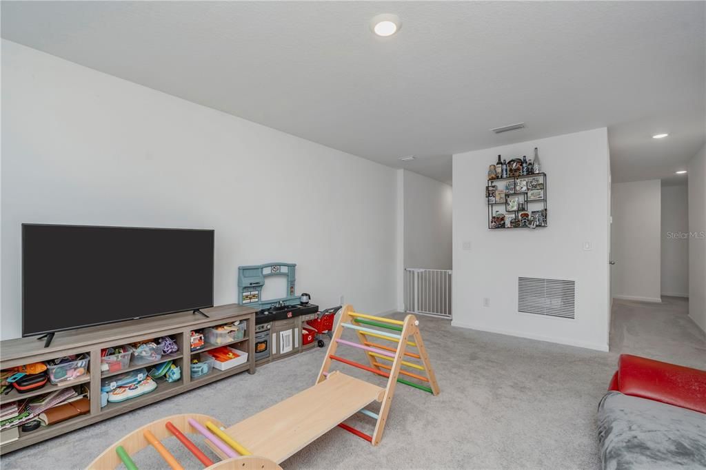 En Venta: $385,000 (4 camas, 3 baños, 2260 Pies cuadrados)
