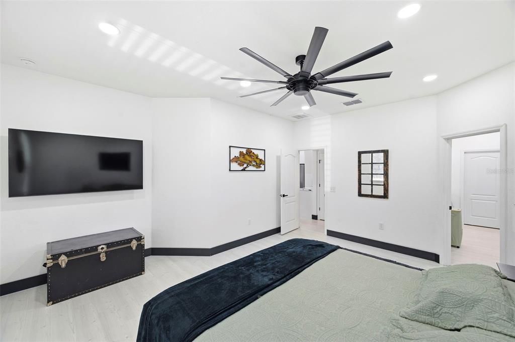 For Sale: $730,000 (4 beds, 2 baths, 2427 Square Feet)