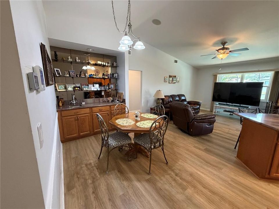 En Venta: $369,900 (3 camas, 2 baños, 2015 Pies cuadrados)