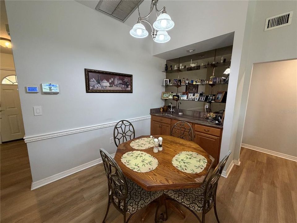 En Venta: $369,900 (3 camas, 2 baños, 2015 Pies cuadrados)