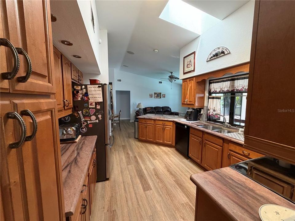 En Venta: $369,900 (3 camas, 2 baños, 2015 Pies cuadrados)