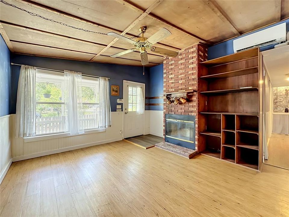 For Sale: $239,000 (3 beds, 1 baths, 1097 Square Feet)