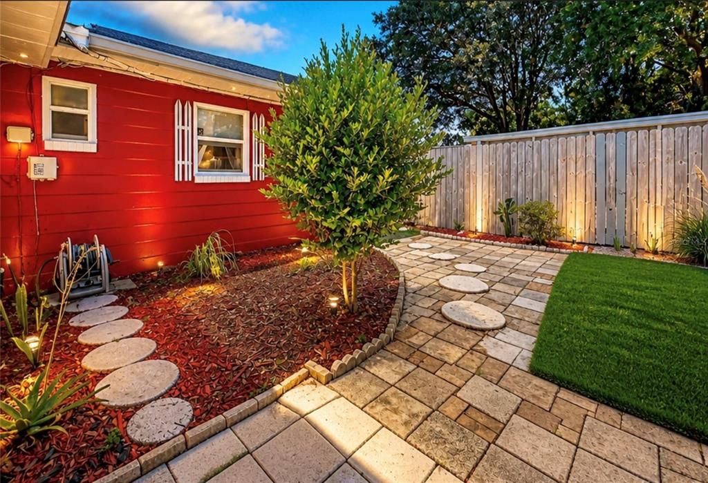For Sale: $239,000 (3 beds, 1 baths, 1097 Square Feet)