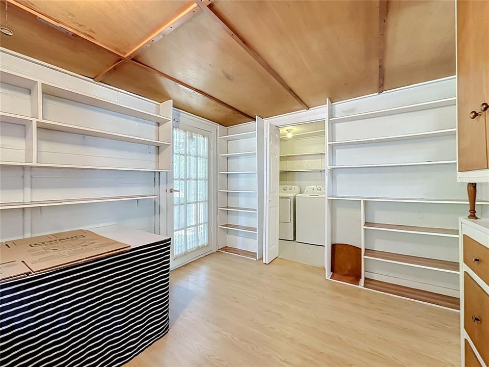 For Sale: $239,000 (3 beds, 1 baths, 1097 Square Feet)