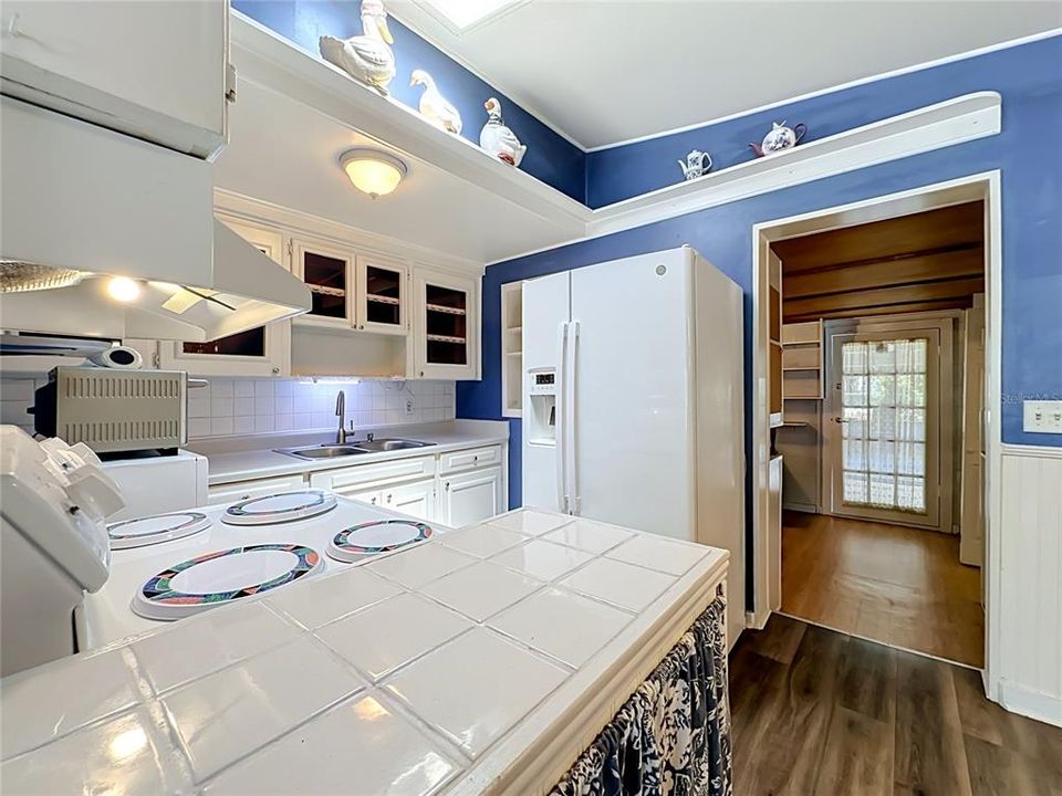For Sale: $239,000 (3 beds, 1 baths, 1097 Square Feet)