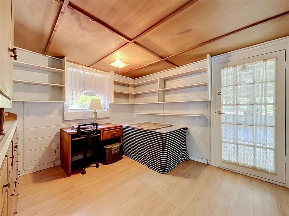 For Sale: $239,000 (3 beds, 1 baths, 1097 Square Feet)