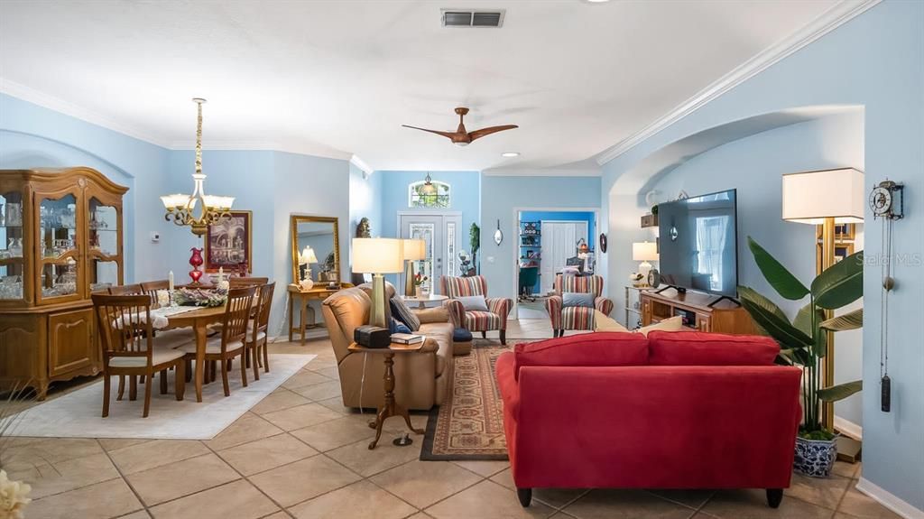 En Venta: $439,900 (3 camas, 2 baños, 2165 Pies cuadrados)