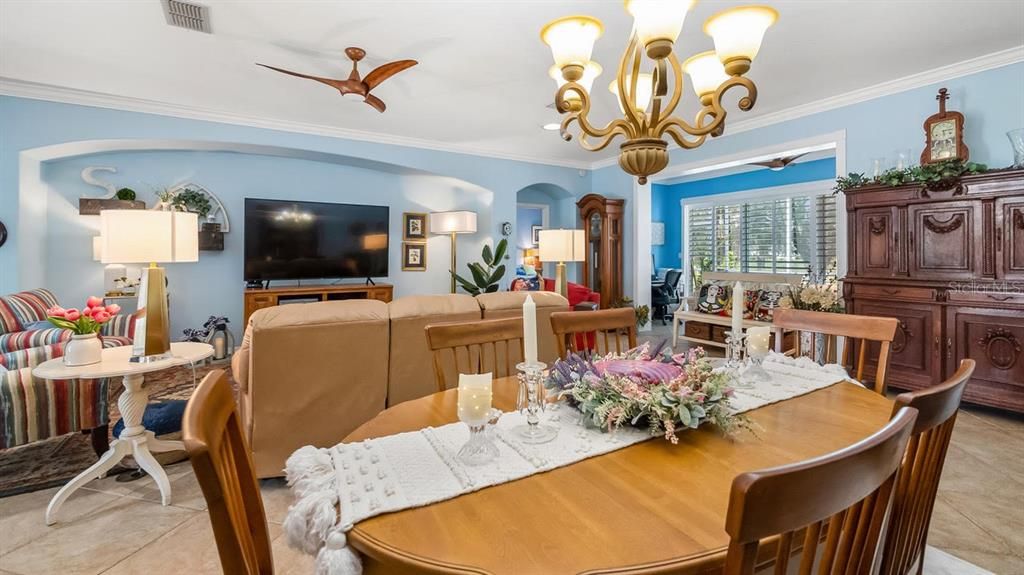 En Venta: $439,900 (3 camas, 2 baños, 2165 Pies cuadrados)