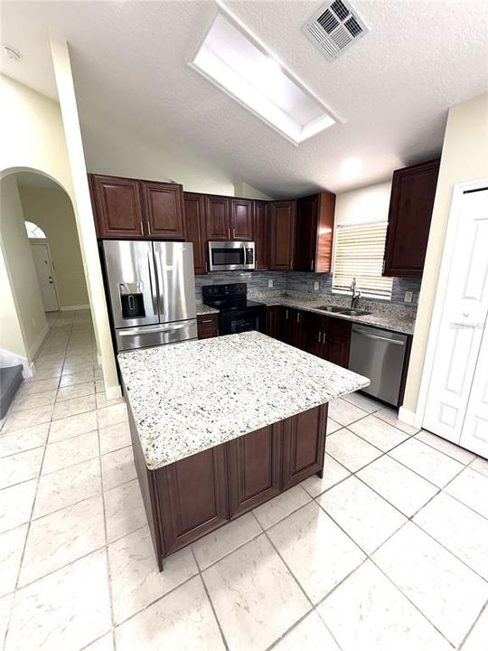 For Sale: $514,900 (5 beds, 3 baths, 2136 Square Feet)