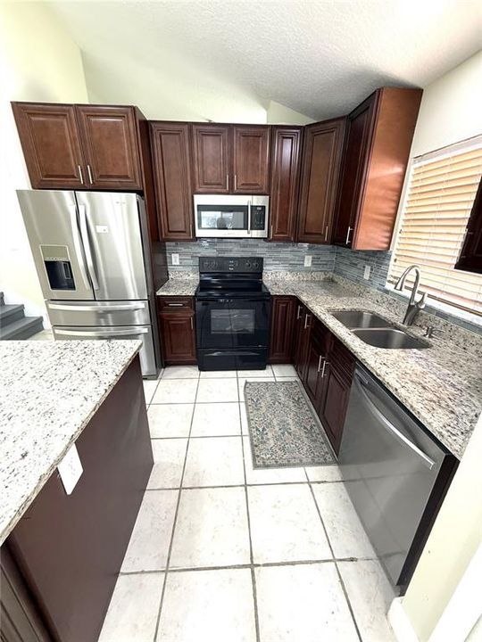 For Sale: $514,900 (5 beds, 3 baths, 2136 Square Feet)
