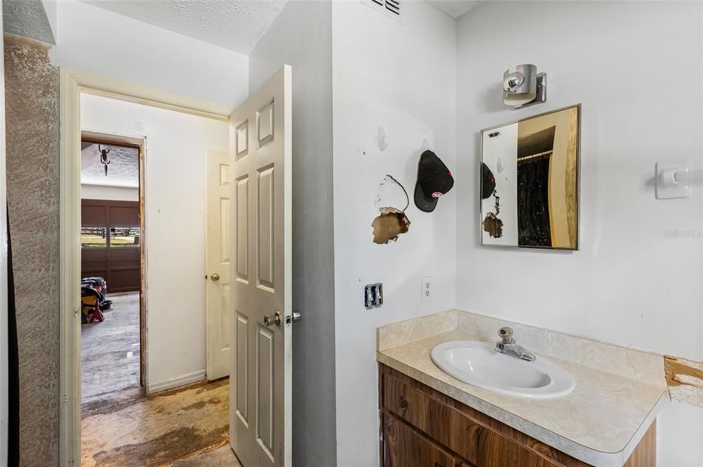 For Sale: $499,900 (5 beds, 3 baths, 2454 Square Feet)