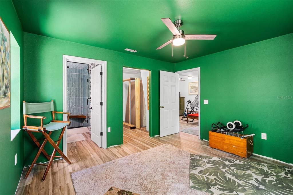 For Sale: $499,900 (5 beds, 3 baths, 2454 Square Feet)
