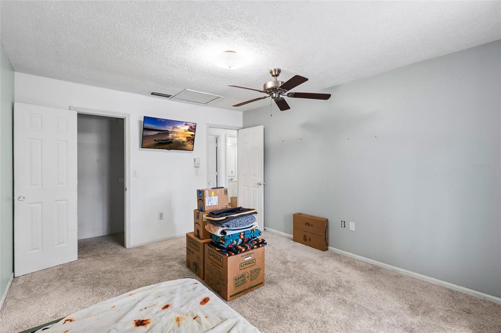 For Sale: $499,900 (5 beds, 3 baths, 2454 Square Feet)