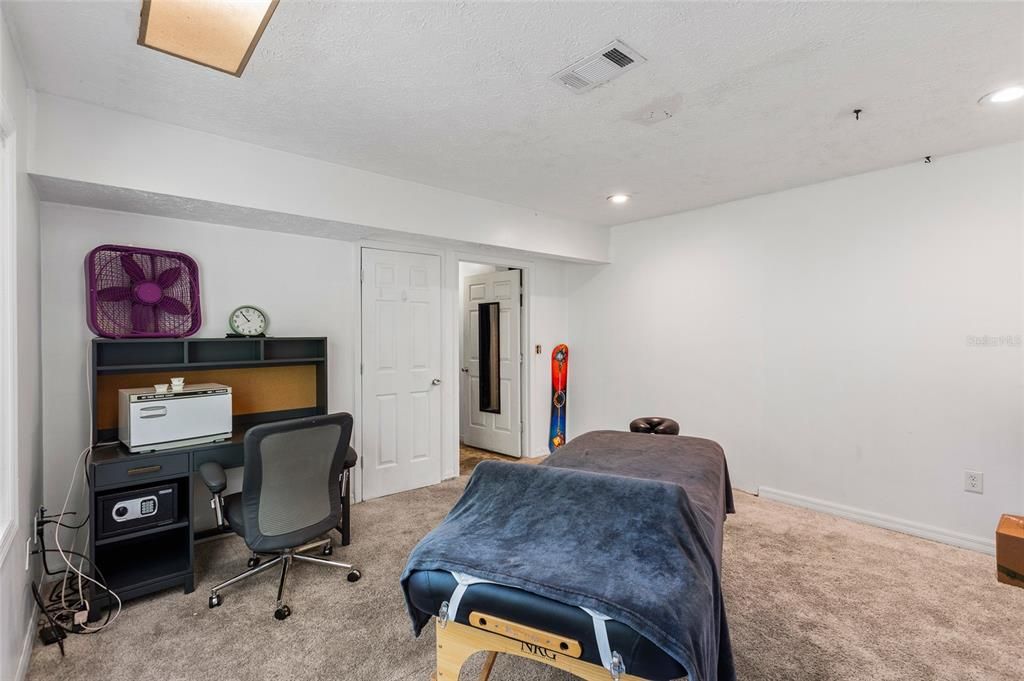 For Sale: $499,900 (5 beds, 3 baths, 2454 Square Feet)