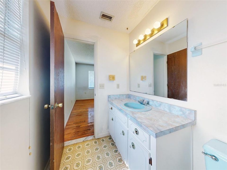 For Sale: $248,000 (2 beds, 2 baths, 1428 Square Feet)