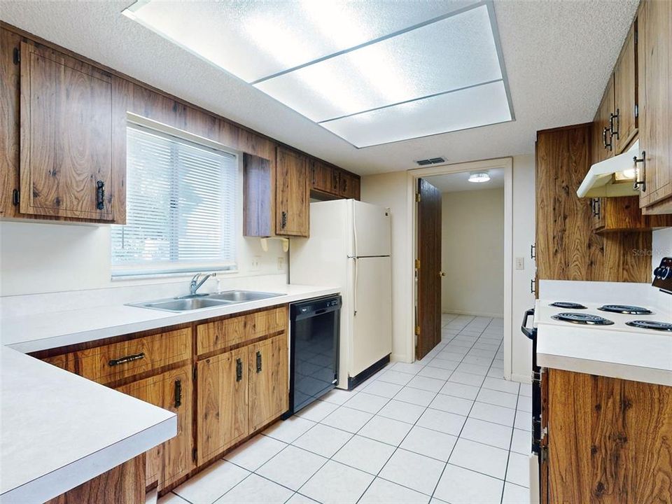 For Sale: $248,000 (2 beds, 2 baths, 1428 Square Feet)