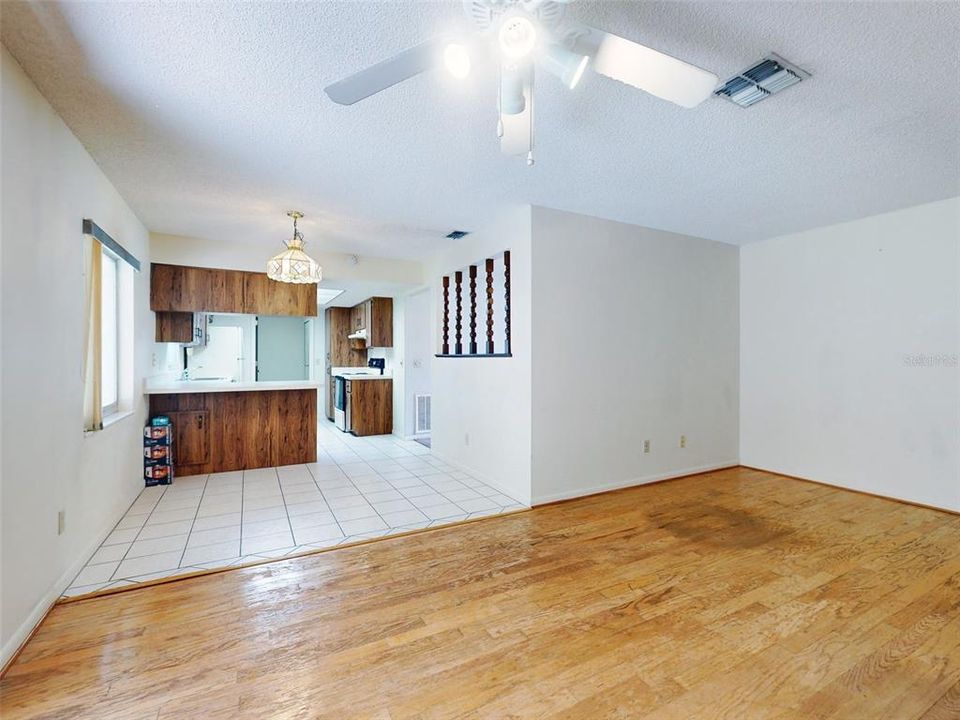 For Sale: $248,000 (2 beds, 2 baths, 1428 Square Feet)
