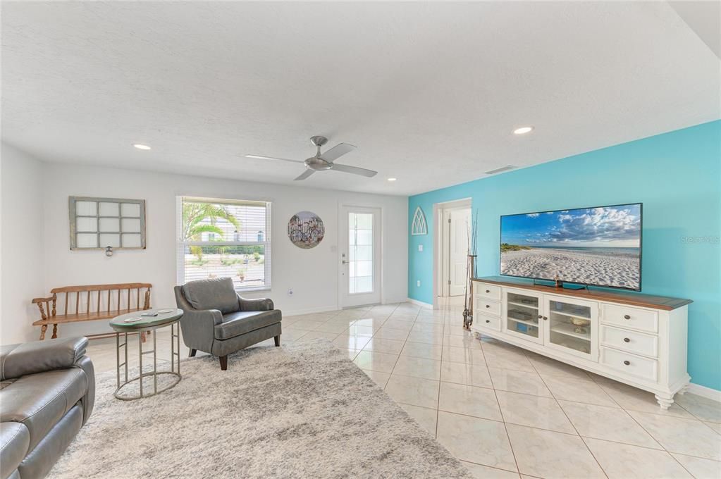 Active With Contract: $949,000 (3 beds, 2 baths, 1556 Square Feet)