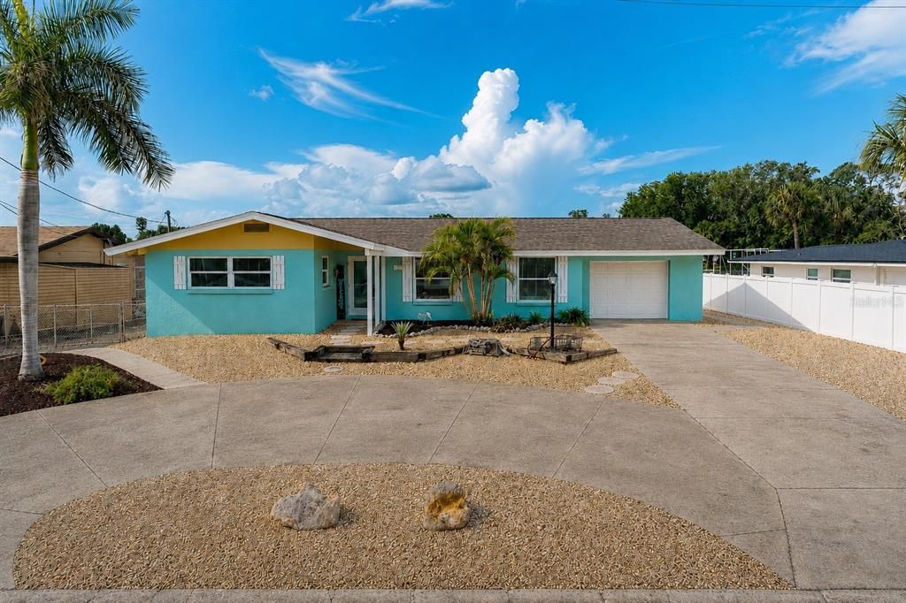 Active With Contract: $949,000 (3 beds, 2 baths, 1556 Square Feet)