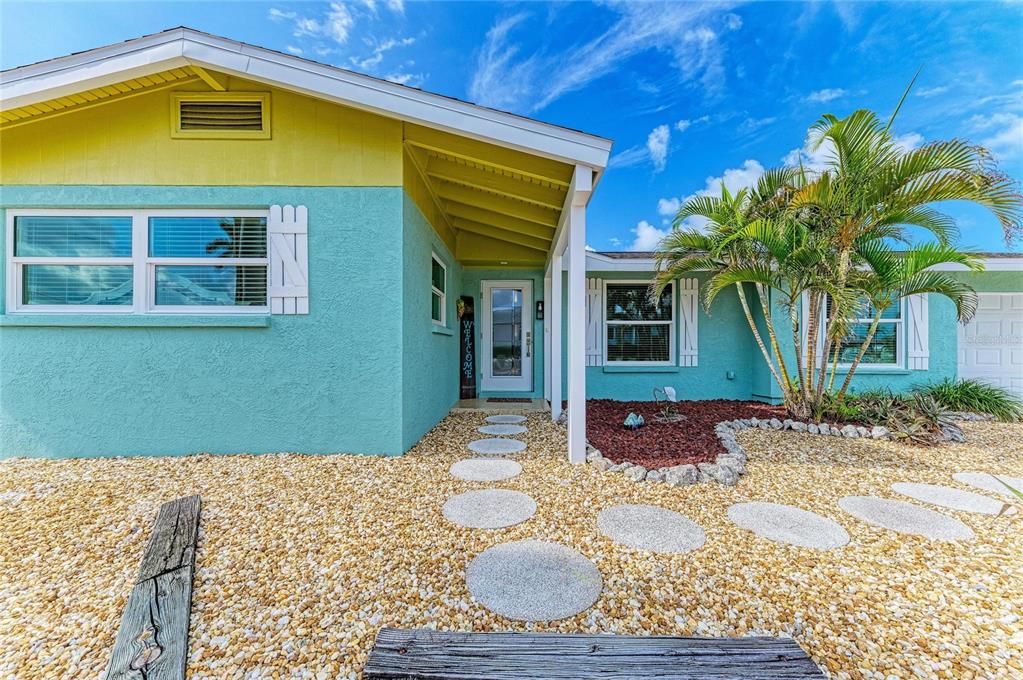 Active With Contract: $949,000 (3 beds, 2 baths, 1556 Square Feet)