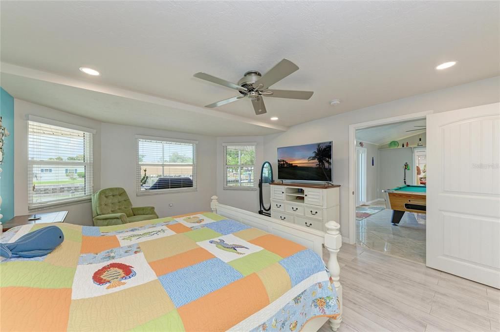 Active With Contract: $949,000 (3 beds, 2 baths, 1556 Square Feet)
