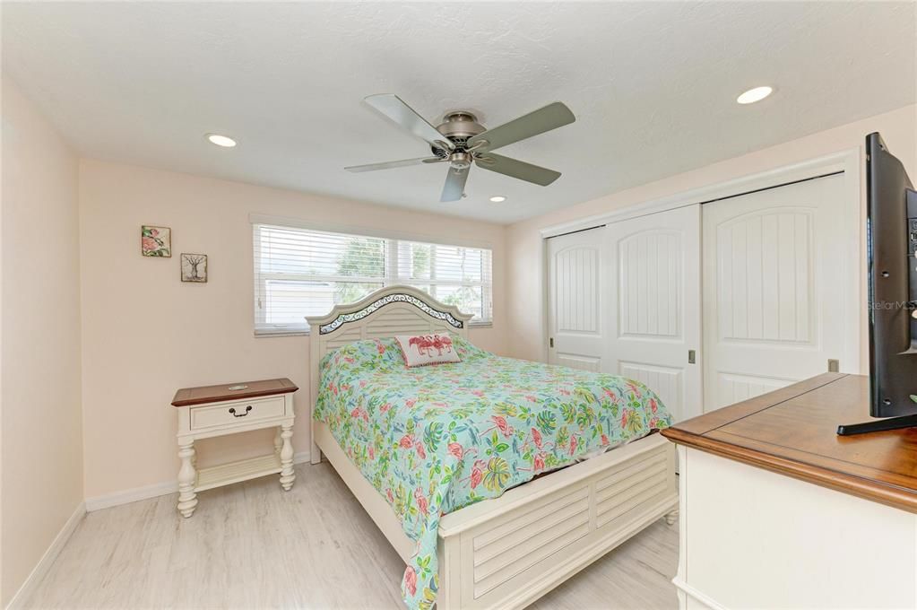 Active With Contract: $949,000 (3 beds, 2 baths, 1556 Square Feet)