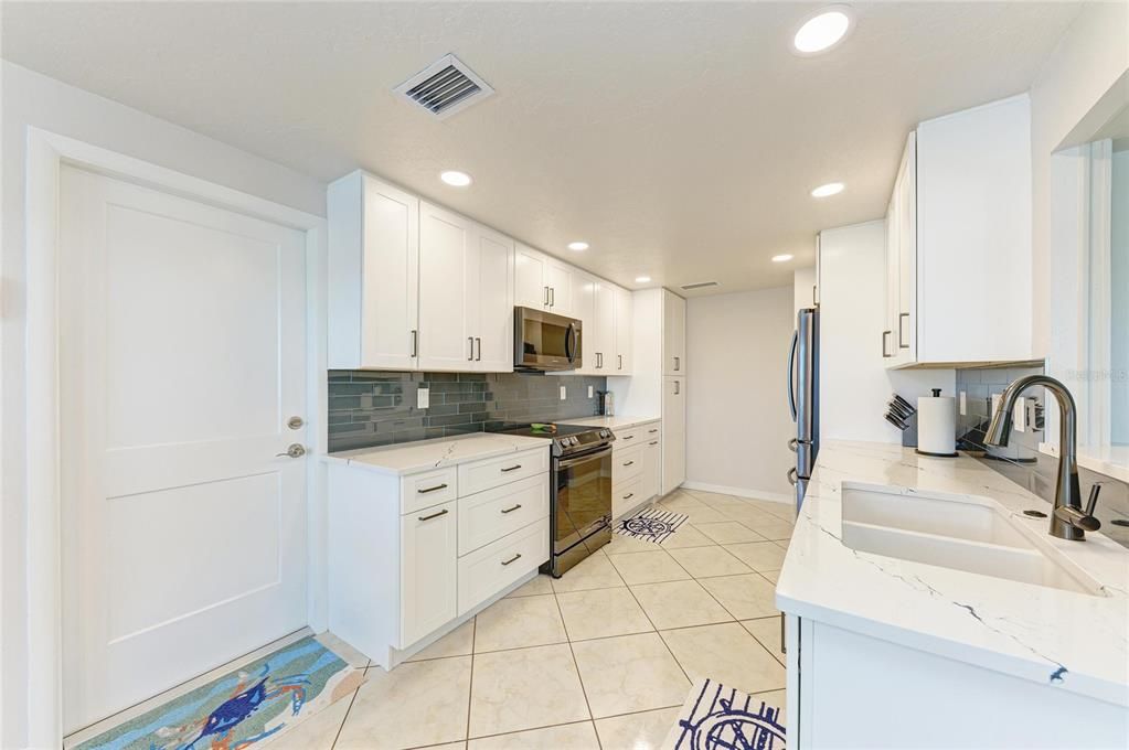 Active With Contract: $949,000 (3 beds, 2 baths, 1556 Square Feet)