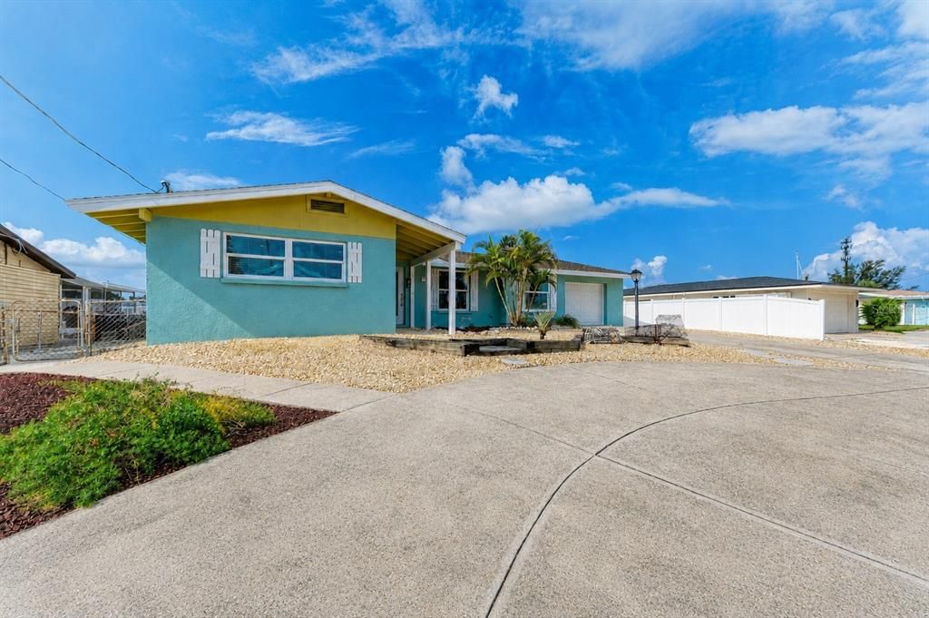 Active With Contract: $949,000 (3 beds, 2 baths, 1556 Square Feet)