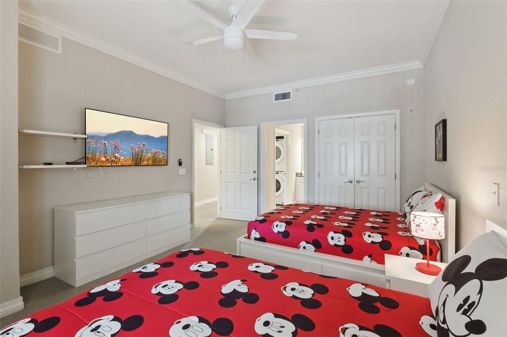For Sale: $342,500 (3 beds, 3 baths, 1630 Square Feet)