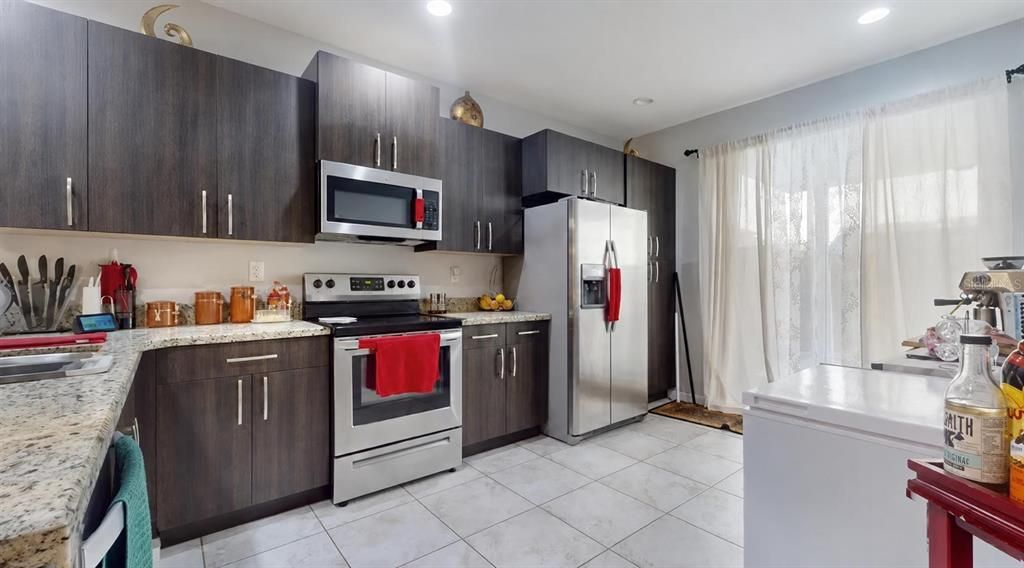 For Sale: $394,999 (4 beds, 3 baths, 1916 Square Feet)