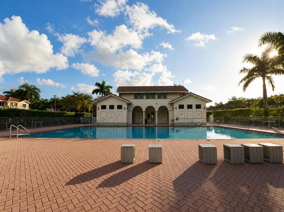 For Sale: $394,999 (4 beds, 3 baths, 1916 Square Feet)