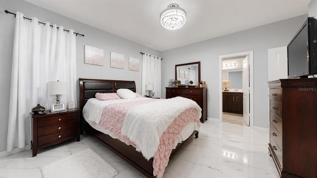 For Sale: $394,999 (4 beds, 3 baths, 1916 Square Feet)