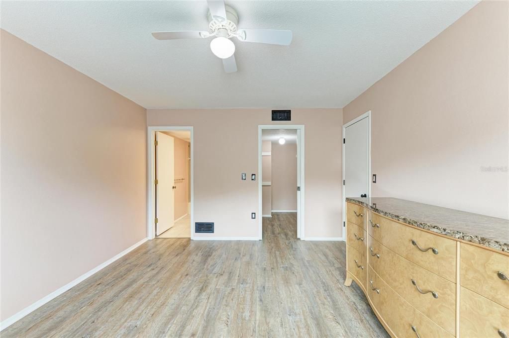 待售: $308,000 (2 贝兹, 2 浴室, 1089 平方英尺)