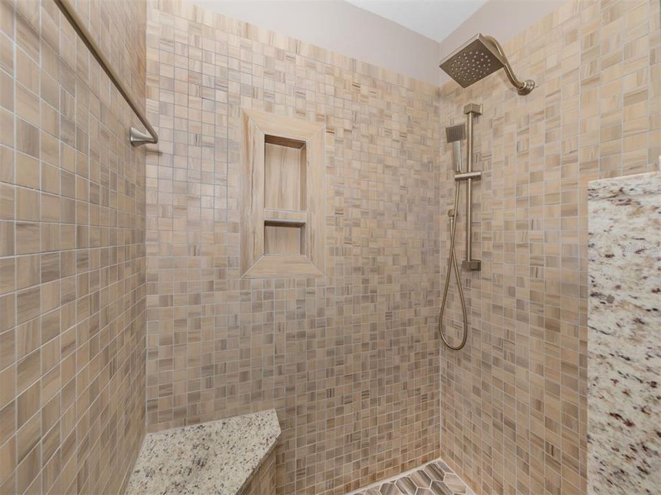 На продажу: $350,000 (3 спален, 3 ванн, 1811 Квадратных фут)