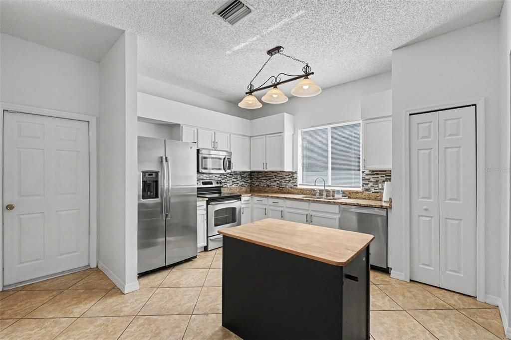 На продажу: $369,900 (3 спален, 2 ванн, 2014 Квадратных фут)